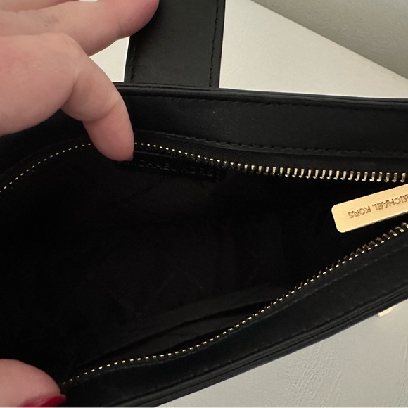 Michael Kors Carmen Small Pouchette
Shoulder Bag - Picture 5 of 5